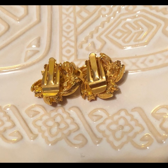 Vintage clip on earrings - Picture 2 of 2